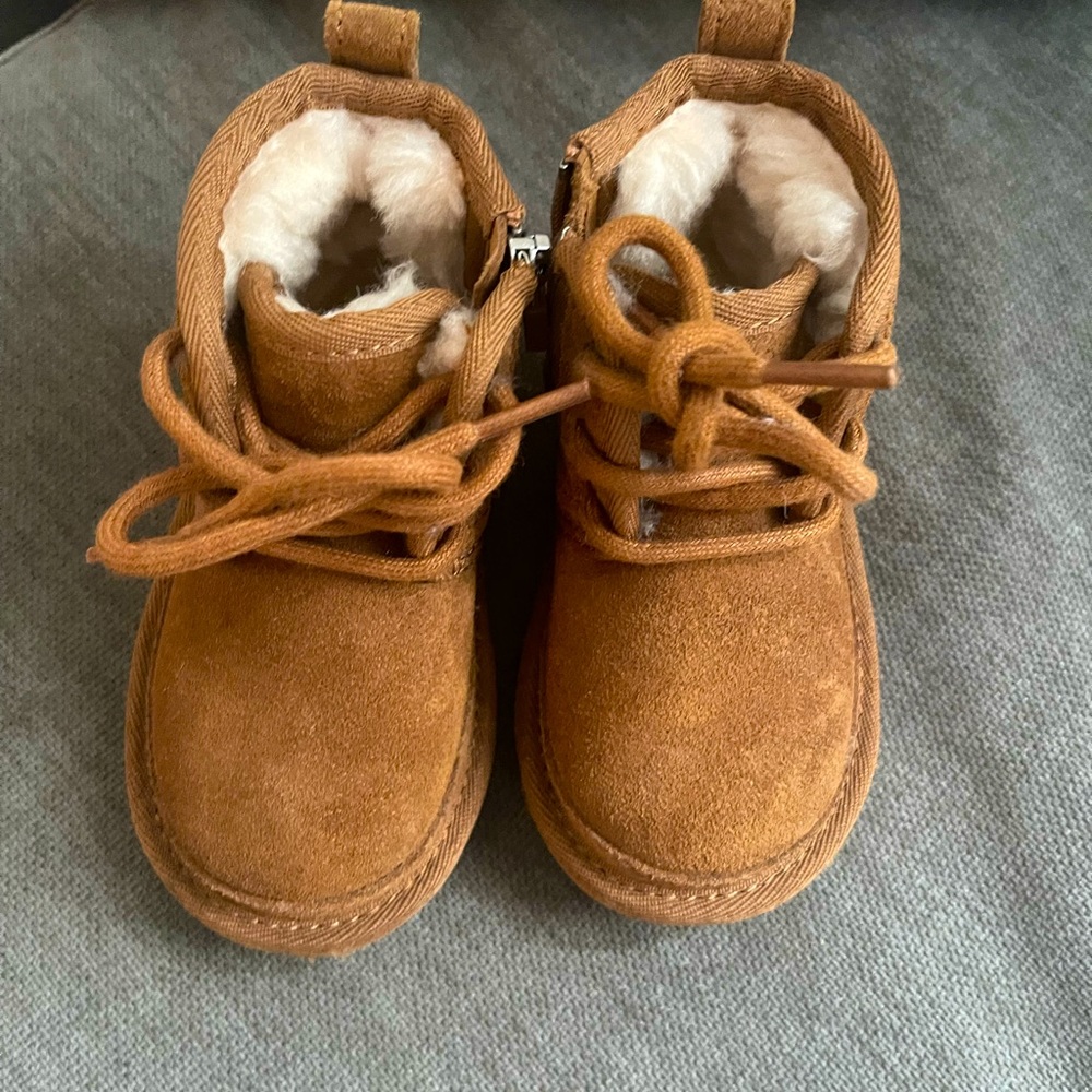 Kids UGGS. Size 6. Excellent condition!